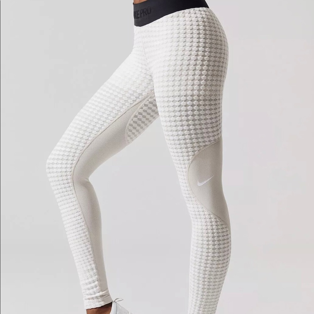 NWT Nike Pro Hyperwarm Leggings